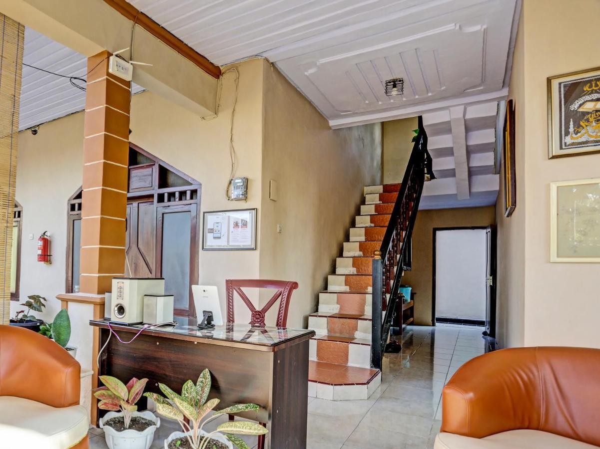 Oyo 91261 Cita Suraya Homestay Баньювангі Екстер'єр фото