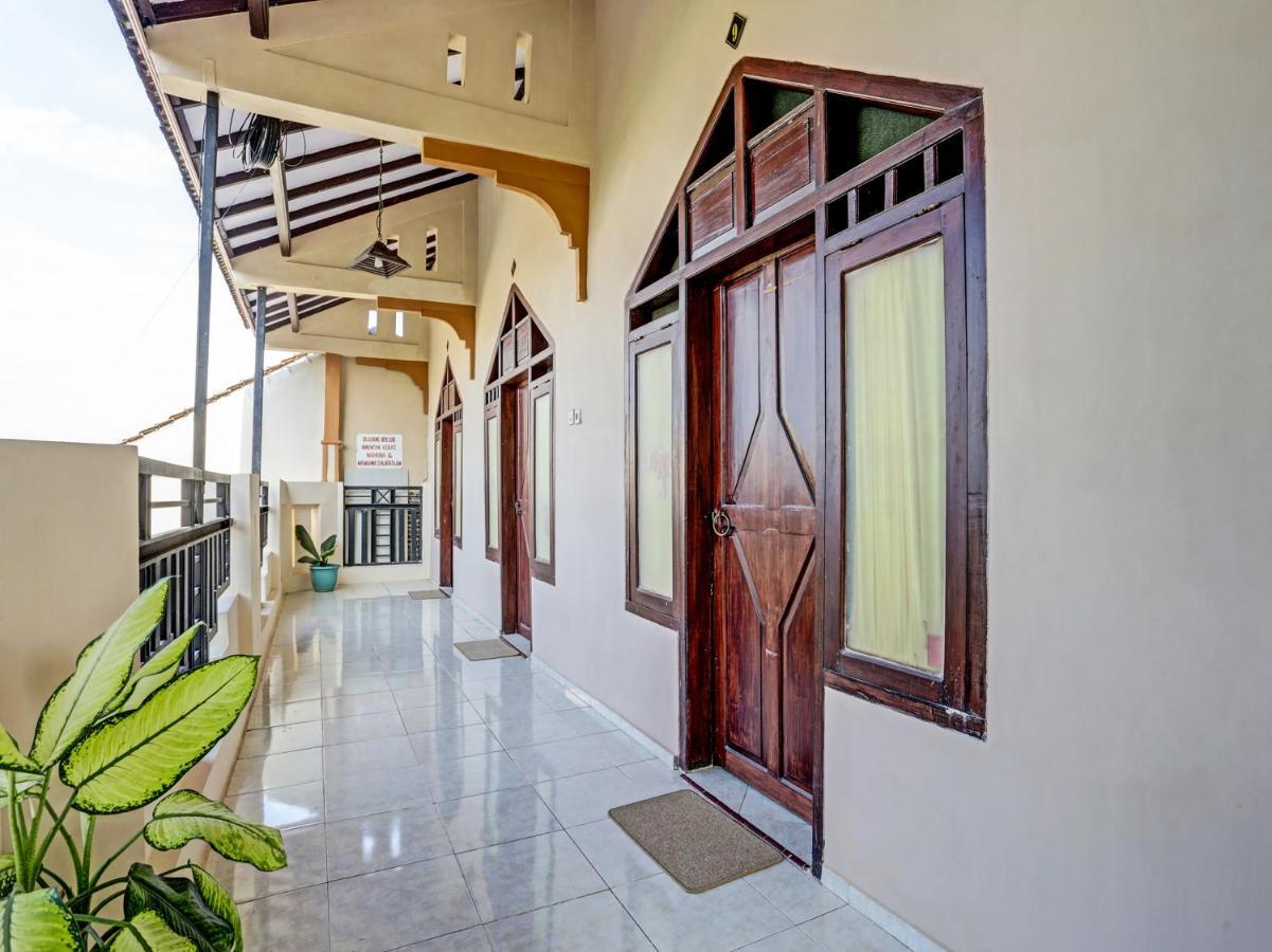 Oyo 91261 Cita Suraya Homestay Баньювангі Екстер'єр фото