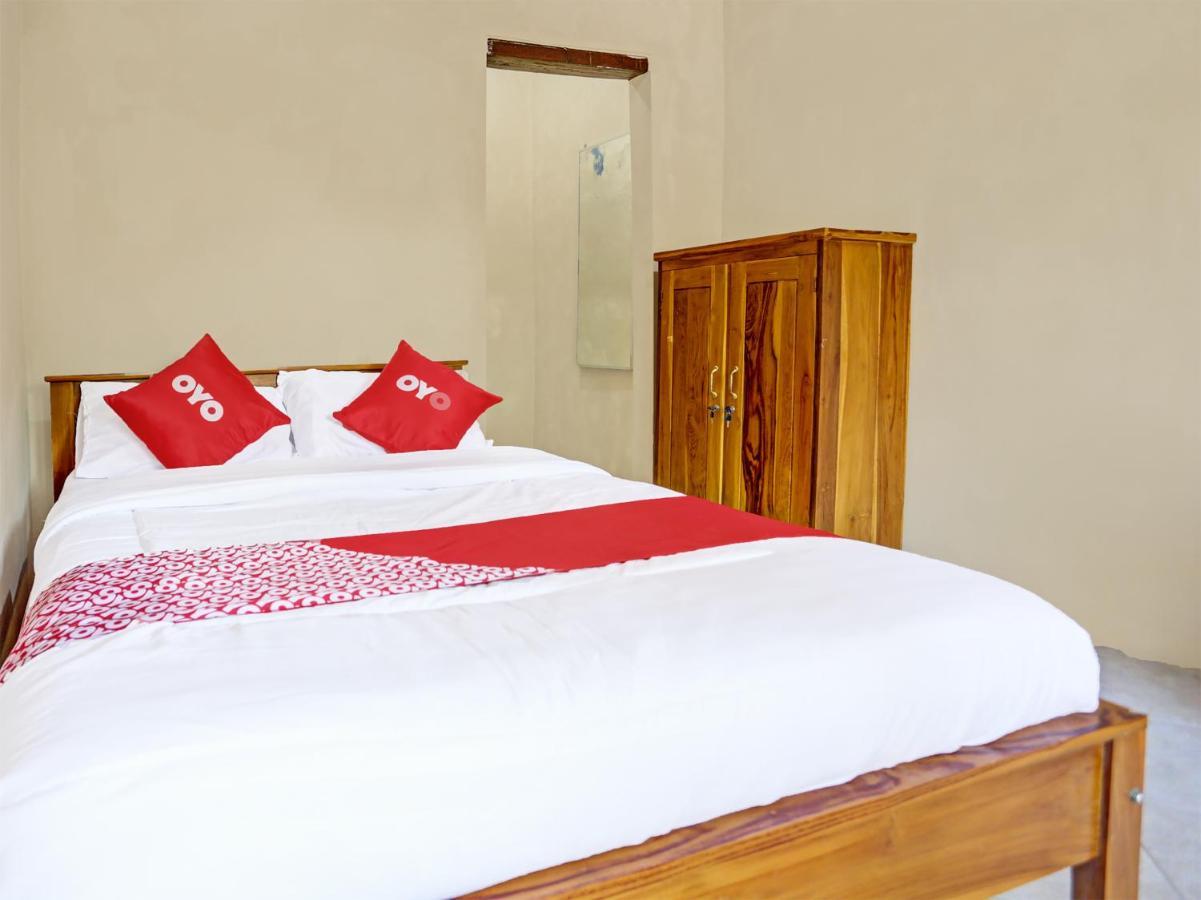 Oyo 91261 Cita Suraya Homestay Баньювангі Екстер'єр фото