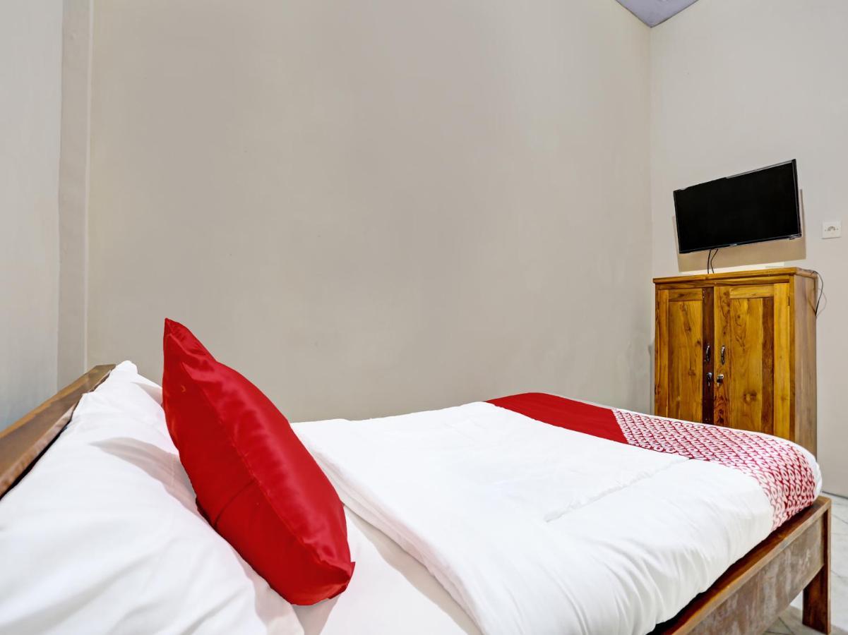 Oyo 91261 Cita Suraya Homestay Баньювангі Екстер'єр фото