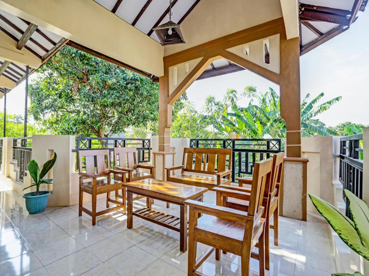 Oyo 91261 Cita Suraya Homestay Баньювангі Екстер'єр фото