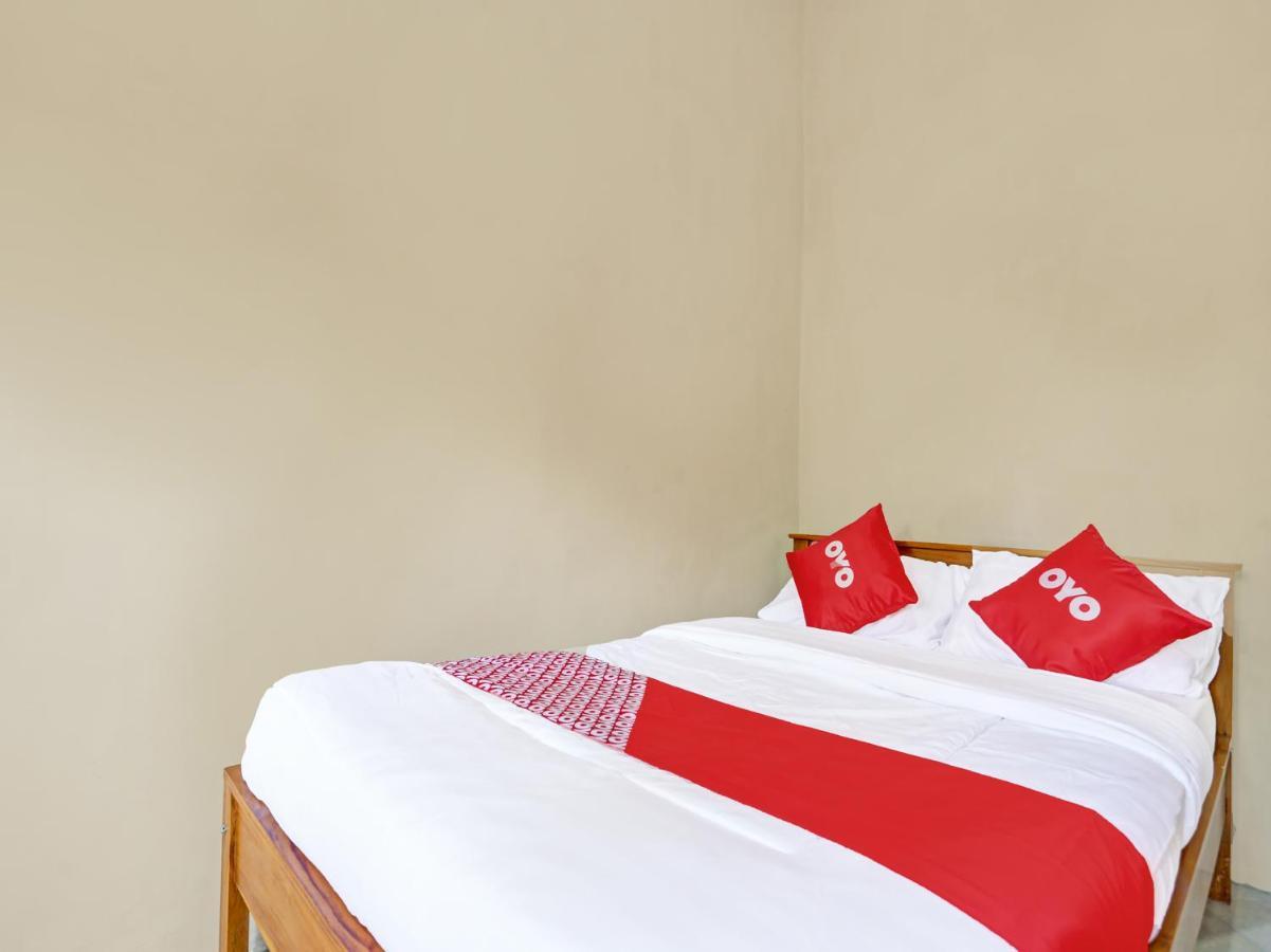 Oyo 91261 Cita Suraya Homestay Баньювангі Екстер'єр фото