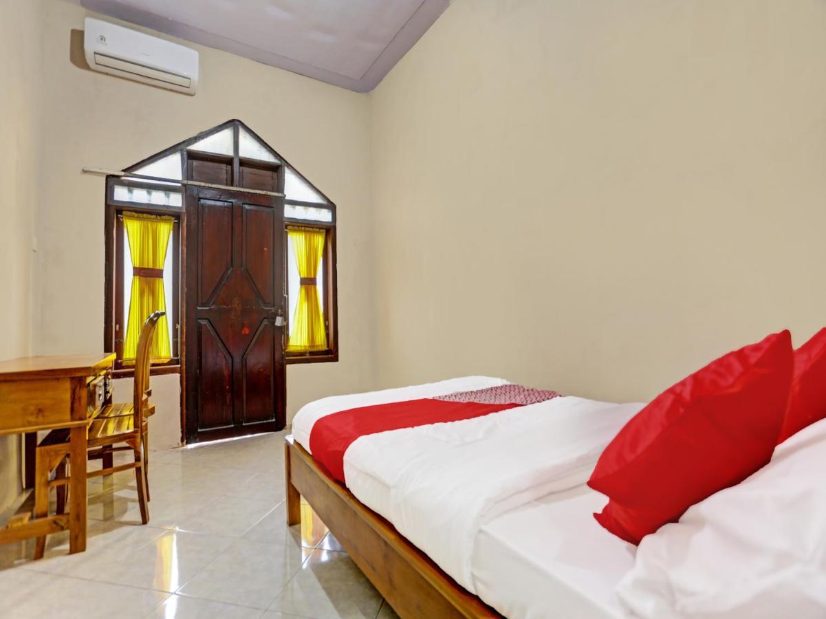 Oyo 91261 Cita Suraya Homestay Баньювангі Екстер'єр фото