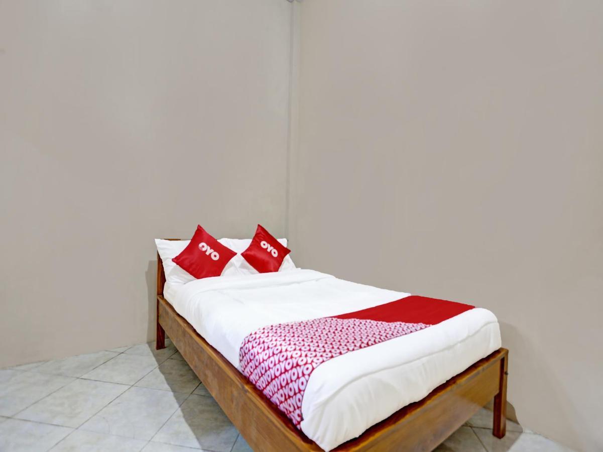 Oyo 91261 Cita Suraya Homestay Баньювангі Екстер'єр фото